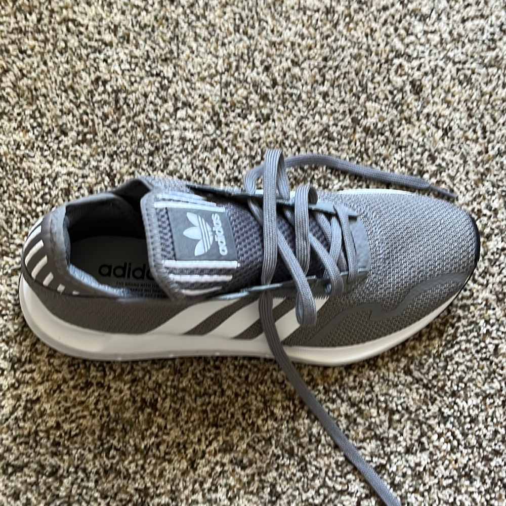 NWT. Mens Swift run adidas shoes